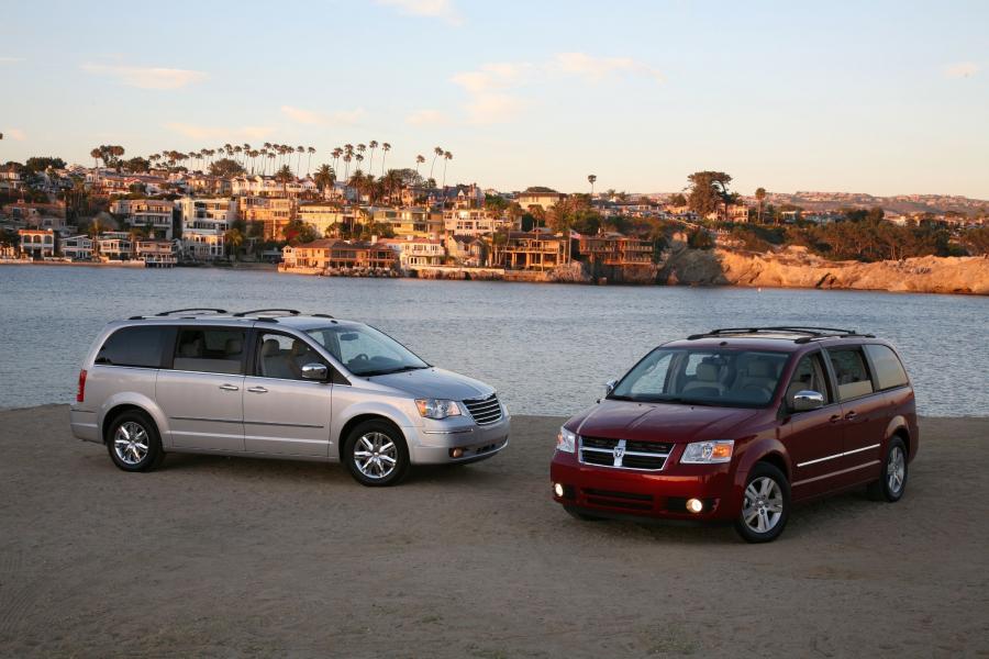  Chrysler Town & Country 2008 года  (фото 39 из 69)